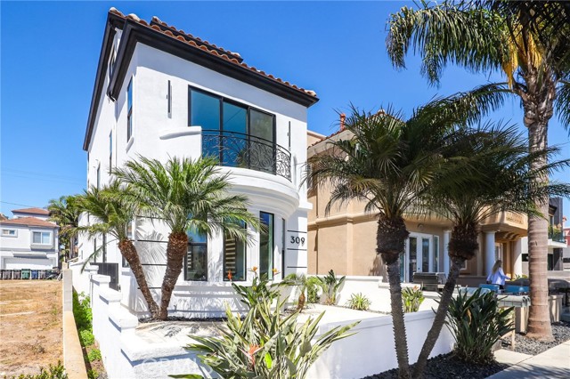 309 8th Street, Huntington Beach CA: https://media.crmls.org/medias/2cfc0c65-8ffb-48e3-8989-0e882487cc7c.jpg