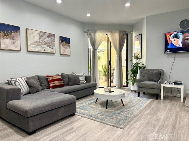 Detail Gallery Image 2 of 20 For 19009 Sherman #16,  Reseda,  CA 91335 - 1 Beds | 1 Baths