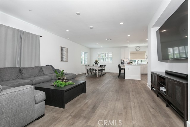 12914 Oliana Drive, La Mirada CA: https://media.crmls.org/medias/2cfc938b-0e69-4f6b-861a-34e6a9727812.jpg