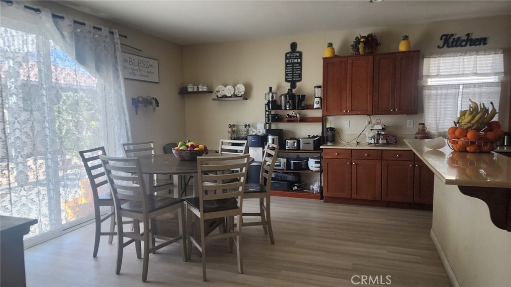 https://media.crmls.org/medias/2cfcb285-c9d4-498b-bed3-22299c92cfef.jpg?preset=X-Large