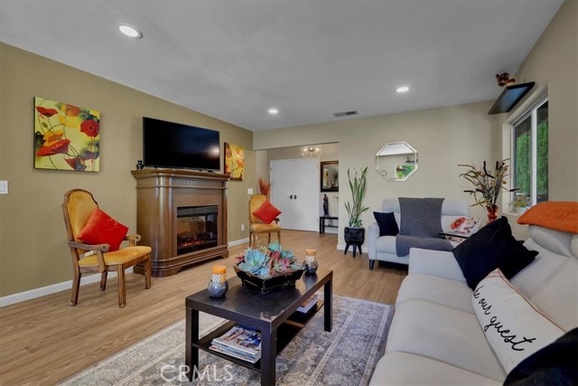 33230 Hollister, Lake Elsinore CA: https://media.crmls.org/medias/2cfd043e-ebe8-4942-b001-36d07e4f7d13.jpg