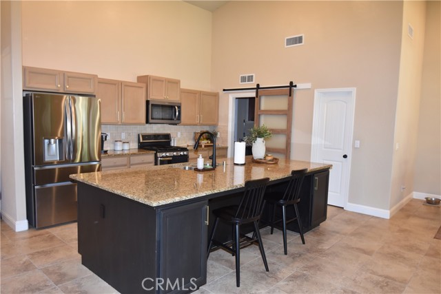 Detail Gallery Image 4 of 23 For 4140 Mondavi Ave, Merced,  CA 95348 - 3 Beds | 2 Baths