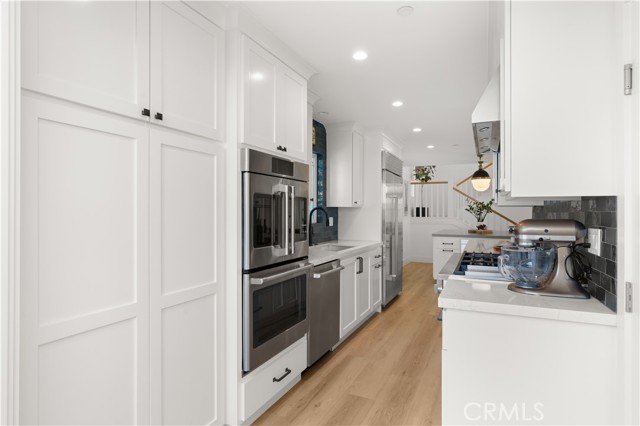 Detail Gallery Image 15 of 60 For 315 Lugonia St, Newport Beach,  CA 92663 - 4 Beds | 4 Baths