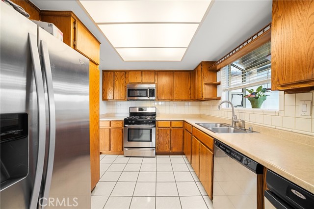 Detail Gallery Image 11 of 33 For 1549 Agate, Colton,  CA 92324 - 3 Beds | 2 Baths