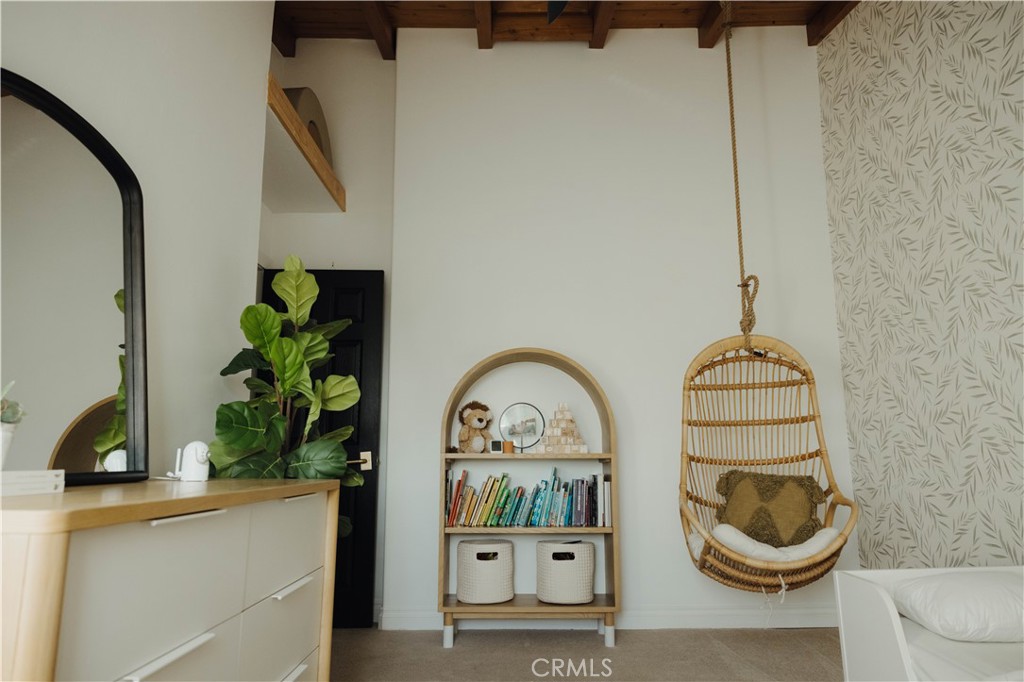 https://media.crmls.org/medias/2cff4251-c764-49ab-b61c-f860dae25567.jpg?preset=X-Large