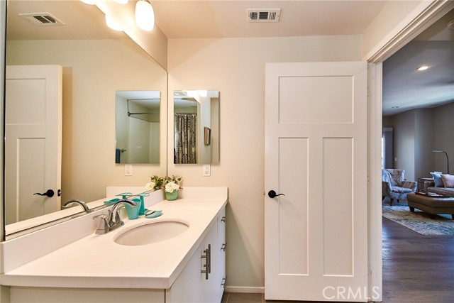 401 S Anaheim Boulevard, Anaheim CA: https://media.crmls.org/medias/2cff4eb3-248e-4ecb-8c3d-7ad8790ec0ac.jpg
