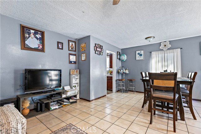 Detail Gallery Image 5 of 23 For 1820 Marine St, Santa Ana,  CA 92704 - 3 Beds | 1/1 Baths