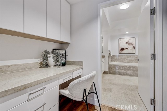 Detail Gallery Image 22 of 55 For 13600 Marina Pointe Dr #905,  Marina Del Rey,  CA 90292 - 2 Beds | 2/1 Baths