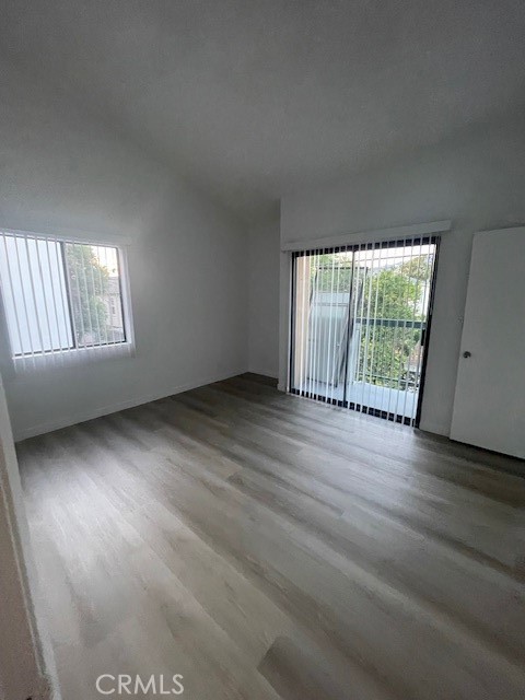 Detail Gallery Image 8 of 9 For 333 Myrtle, Glendale,  CA 91203 - 2 Beds | 2/1 Baths