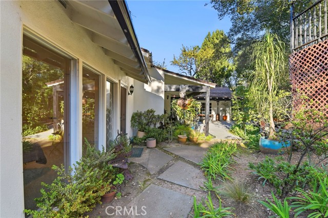 15936 Valley Wood Road, Sherman Oaks CA: https://media.crmls.org/medias/2d00d012-0204-4ae3-af0a-e6201b044cb3.jpg