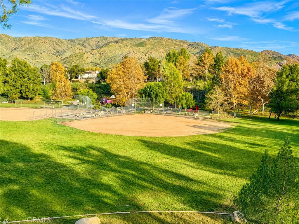 https://media.crmls.org/medias/2d00fb3d-adc4-4d4c-9a41-fa238c2282d3.jpg?preset=X-Large