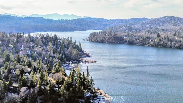 485 State Hwy 173, Lake Arrowhead CA: https://media.crmls.org/medias/2d00ffbd-099d-4783-b550-0bef802e0345.jpg