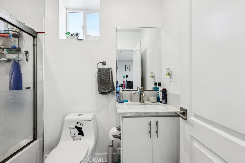 https://media.crmls.org/medias/2d017ddb-c85a-4b95-9431-fa7b11720bac.jpg?preset=X-Large