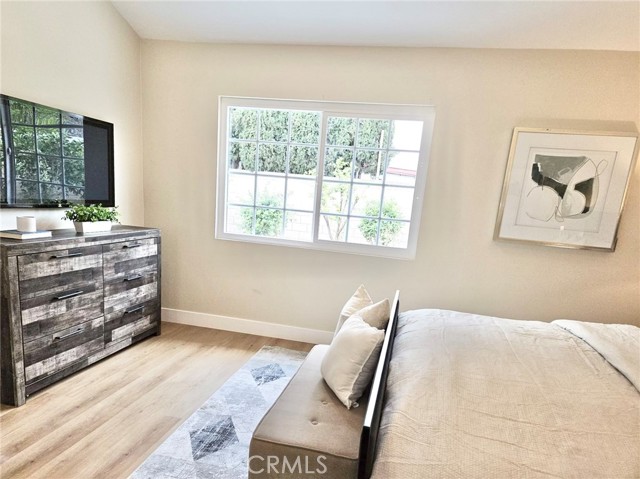 Detail Gallery Image 11 of 28 For 910 W Alton Ave, Santa Ana,  CA 92707 - 3 Beds | 2 Baths