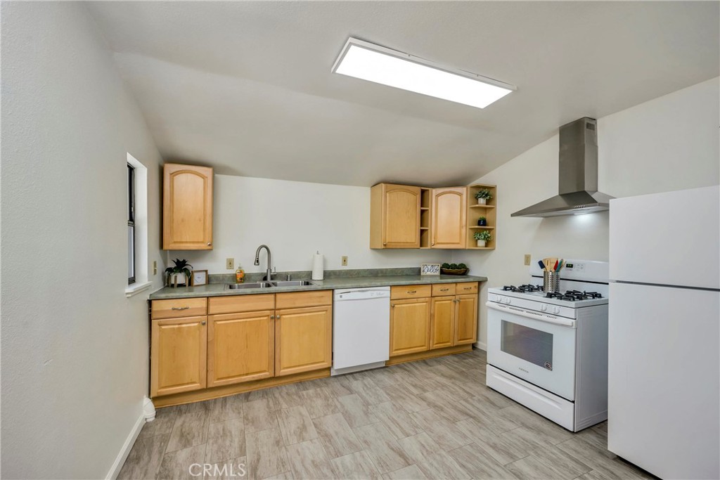 MLS #LC25039489 img 4