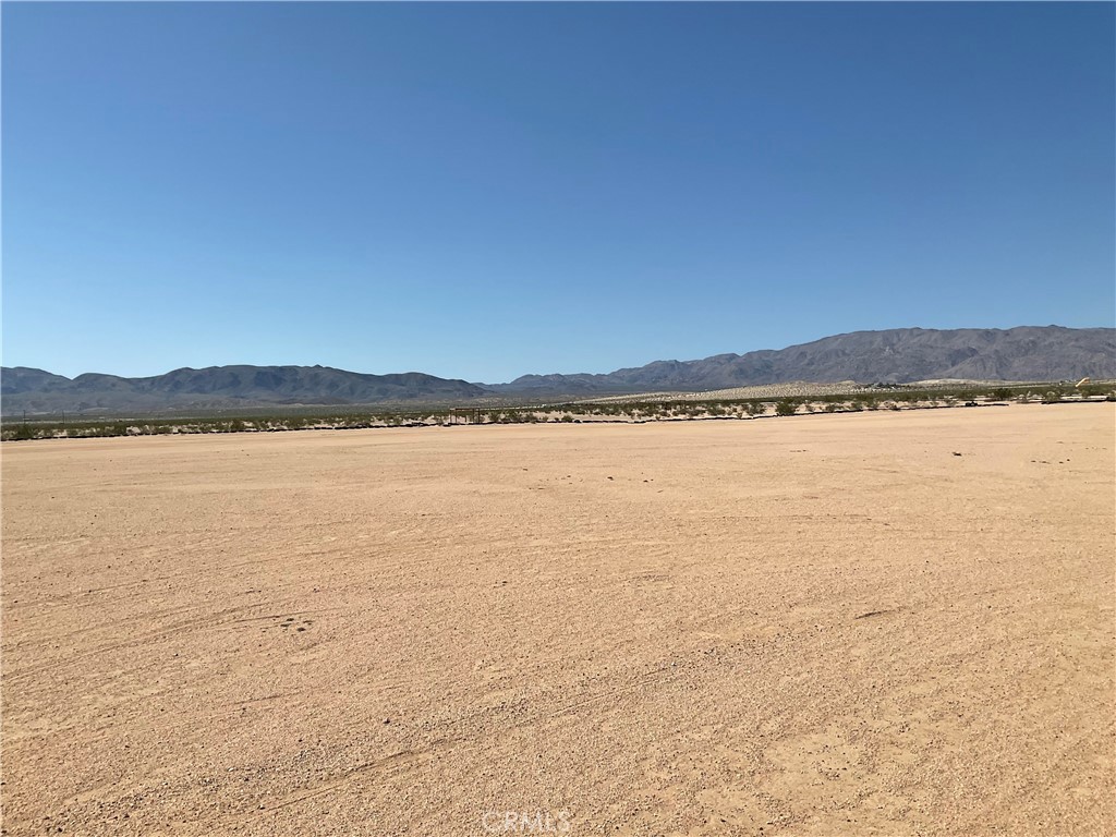 https://media.crmls.org/medias/2d02e1bb-dbed-49e3-a79f-249a29461f53.jpg?preset=X-Large