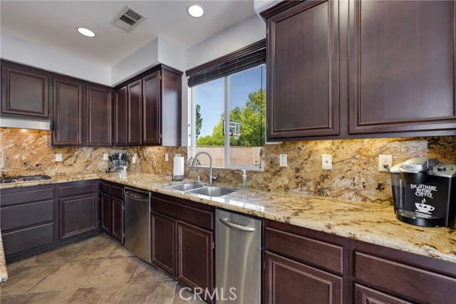 Detail Gallery Image 17 of 75 For 29305 Falling Water Dr, Menifee,  CA 92585 - 5 Beds | 3 Baths