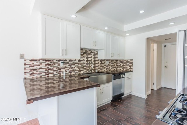 Detail Gallery Image 10 of 42 For 18452 Lemarsh St #48,  Northridge,  CA 91325 - 2 Beds | 3 Baths