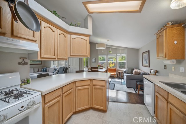614 Rancho Oaks Drive, San Luis Obispo CA: https://media.crmls.org/medias/2d04b42a-b76f-41a0-814f-d795dc0a0180.jpg