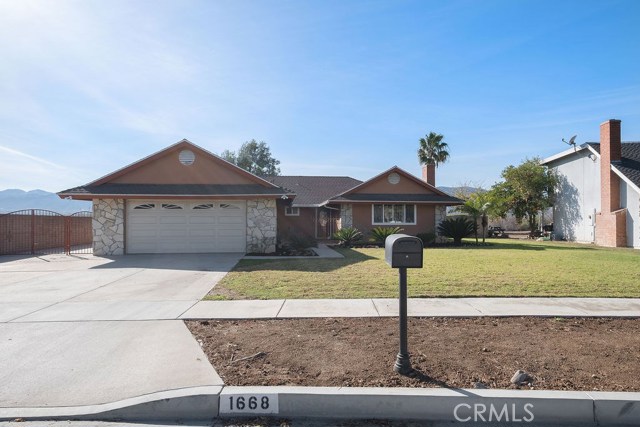 1668 Greenbriar Ave, Corona, CA 92878