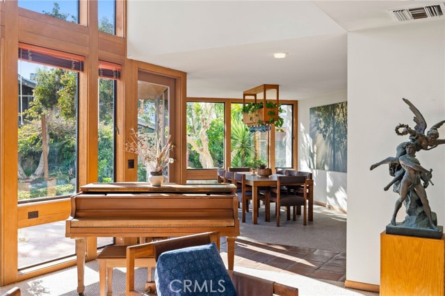 Detail Gallery Image 13 of 53 For 3902 Legend Cir, Huntington Beach,  CA 92649 - 6 Beds | 2/1 Baths