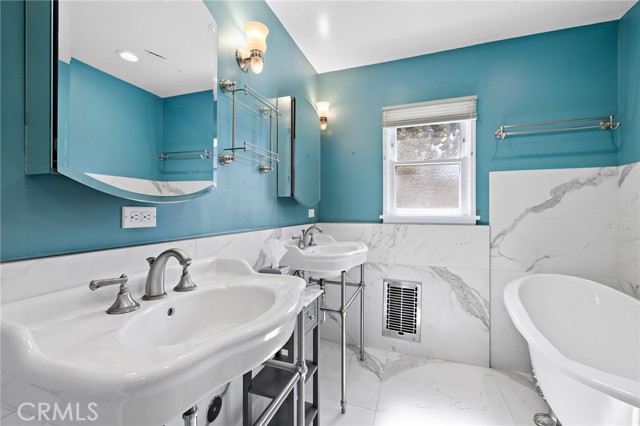 Detail Gallery Image 23 of 49 For 8001 Alverstone Ave, Los Angeles,  CA 90045 - 3 Beds | 4 Baths