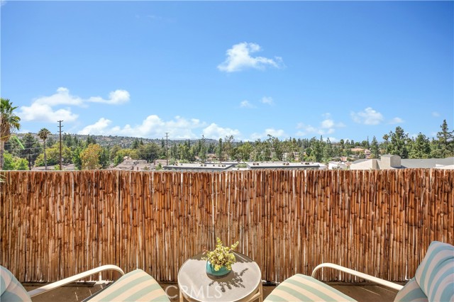 556 Via Pueblo, Riverside CA: https://media.crmls.org/medias/2d060ac1-cfdf-479f-b3ee-f8ed277dec0f.jpg