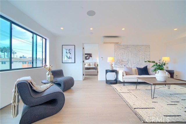 203 indianapolis Avenue, Huntington Beach CA: https://media.crmls.org/medias/2d0623e9-88d1-454e-bd61-0af97ccded11.jpg