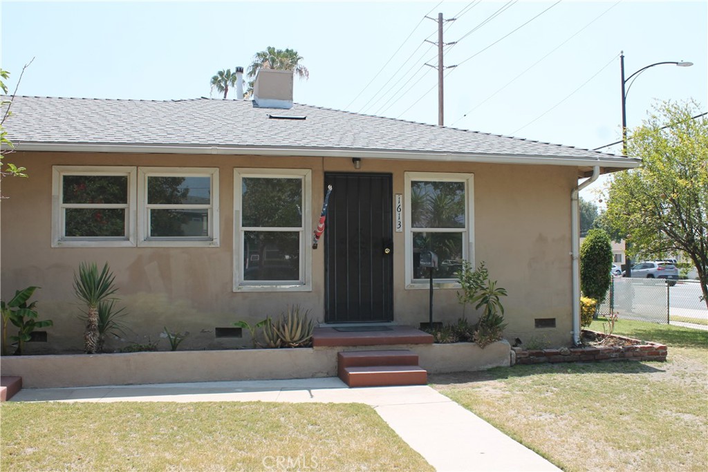 1613 W Victory Boulevard