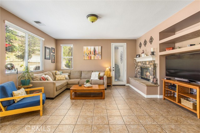 Detail Gallery Image 14 of 46 For 34580 Fawn Ridge Pl, Yucaipa,  CA 92399 - 4 Beds | 2/1 Baths