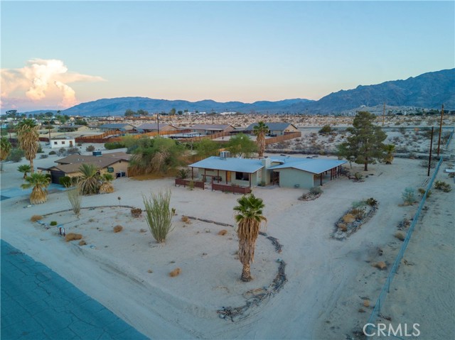 72939 Homestead Drive, 29 Palms CA: https://media.crmls.org/medias/2d08bdf9-7caa-45d1-bbfa-176553ab905b.jpg