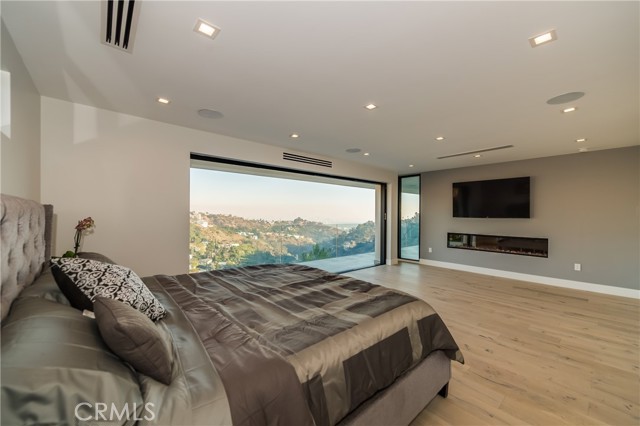 Detail Gallery Image 24 of 75 For 8401 Wyndham Rd, Hollywood Hills,  CA 90046 - 5 Beds | 6 Baths