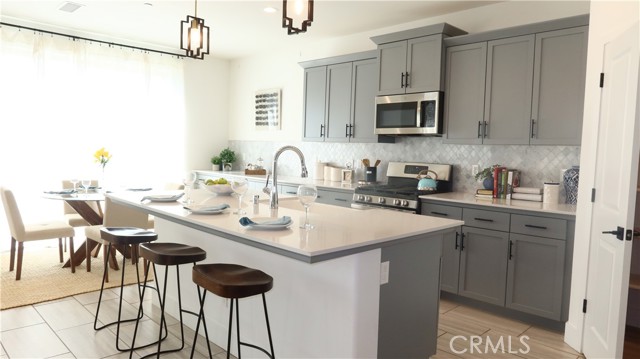 Detail Gallery Image 4 of 75 For 4254 Oak Knoll Rd, Madera,  CA 93636 - 4 Beds | 3 Baths