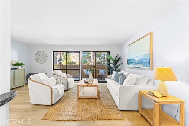 Detail Gallery Image 4 of 37 For 841 Ronda Sevilla #B,  Laguna Woods,  CA 92654 - 2 Beds | 2 Baths