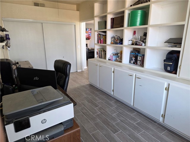 Detail Gallery Image 11 of 33 For 3330 Garnet, Rosamond,  CA 93560 - 5 Beds | 3 Baths