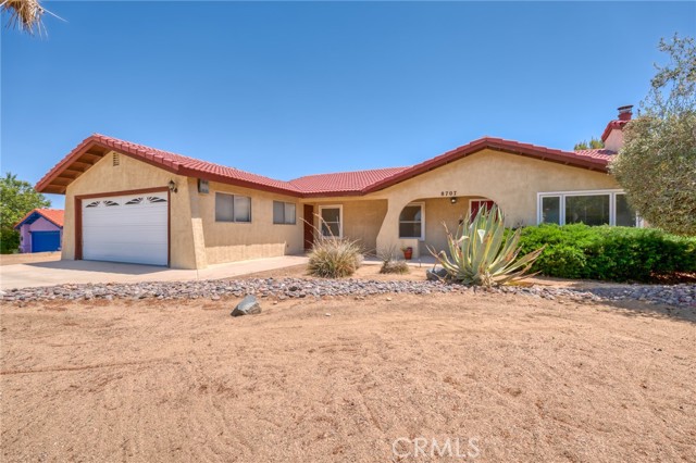 Detail Gallery Image 3 of 35 For 8707 Palomar Ave, Yucca Valley,  CA 92284 - 3 Beds | 2 Baths