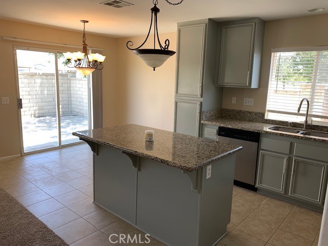 Detail Gallery Image 6 of 33 For 4450 Rainbow View Way, Hemet,  CA 92545 - 4 Beds | 2 Baths