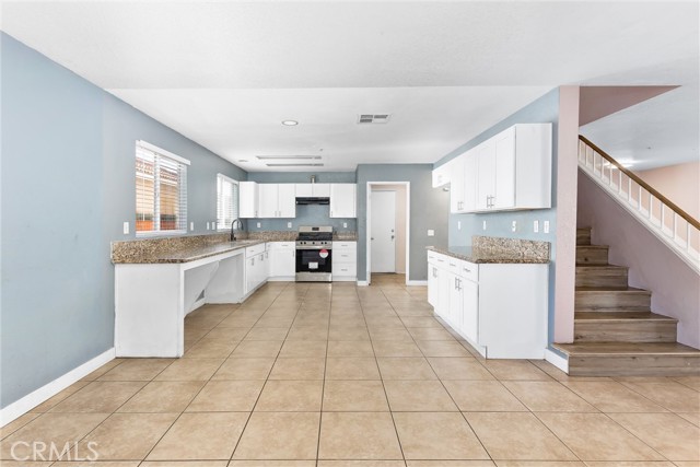 Detail Gallery Image 10 of 36 For 11355 Tondela St, Fontana,  CA 92337 - 5 Beds | 2/1 Baths