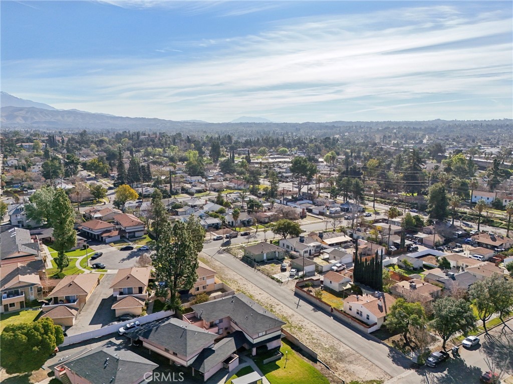 https://media.crmls.org/medias/2d0cd946-20f3-4af7-affd-7fcc47d83754.jpg?preset=X-Large