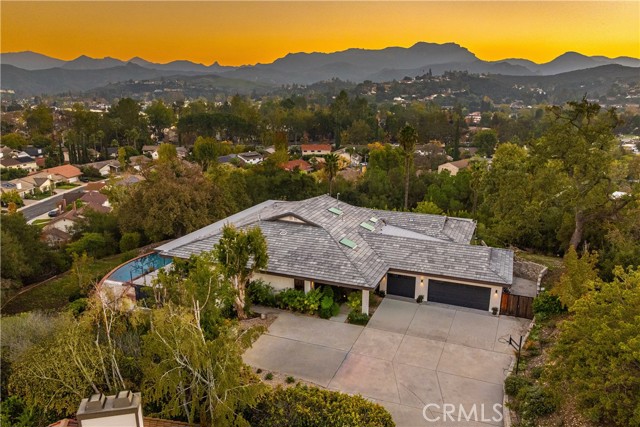 976 Ranch House, Westlake Village CA: https://media.crmls.org/medias/2d0d3e41-06a5-4020-934a-93f5d9dd6502.jpg