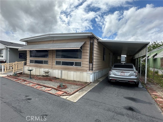 1315 E Marshall Boulevard, San Bernardino CA: https://media.crmls.org/medias/2d0dc0f9-bda6-4380-91af-608a27caefc5.jpg