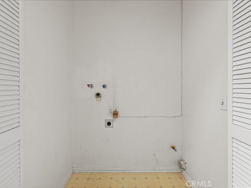 https://media.crmls.org/medias/2d0e7696-c66e-40c1-a475-e3742a4a830f.jpg?preset=X-Large