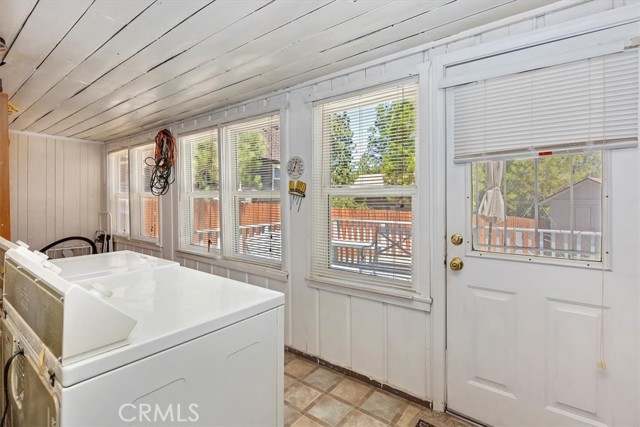 Detail Gallery Image 15 of 30 For 681 Chipmunk Ln, Big Bear Lake,  CA 92315 - 5 Beds | 3 Baths
