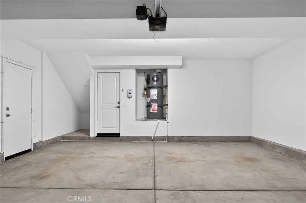 https://media.crmls.org/medias/2d0f4192-3201-48a0-8fbf-4d782d9c1842.jpg?preset=X-Large