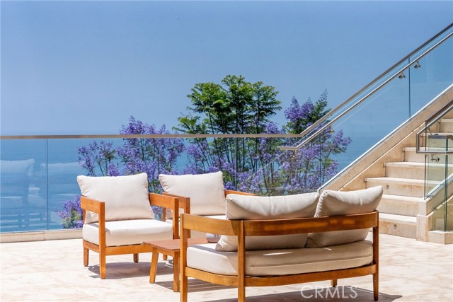 900 Gainsborough Drive, Laguna Beach CA: https://media.crmls.org/medias/2d10c3b9-1177-45f9-b1ba-ccf54bc236ee.jpg