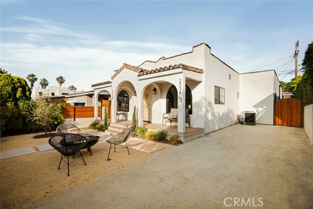 2334 Glover Place, Los Angeles CA: https://media.crmls.org/medias/2d114633-f442-4a90-839c-a69460b371b7.jpg