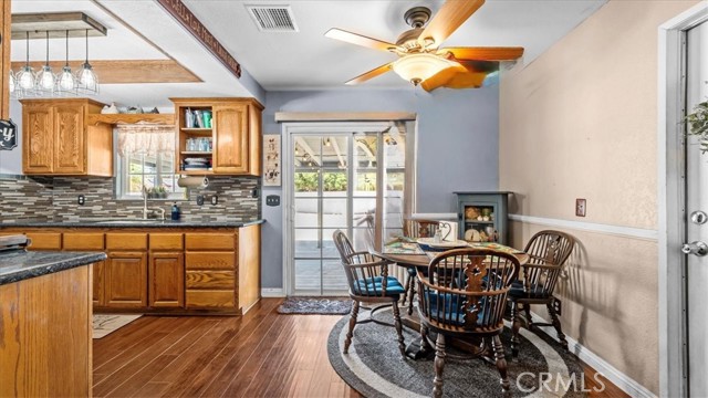 Detail Gallery Image 10 of 36 For 18432 Mindanao St, Bloomington,  CA 92316 - 3 Beds | 2 Baths