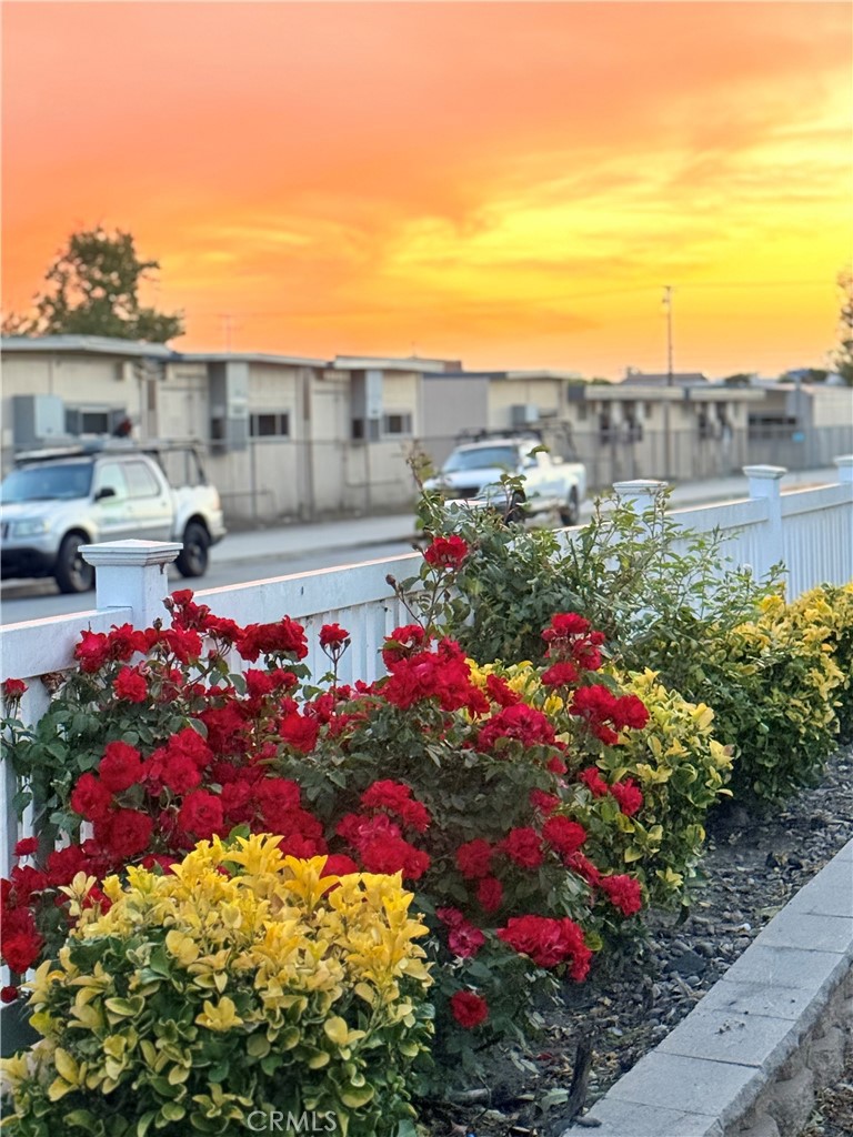https://media.crmls.org/medias/2d11aa5f-8e9e-4ef4-86ee-0c043fef9713.jpg?preset=X-Large