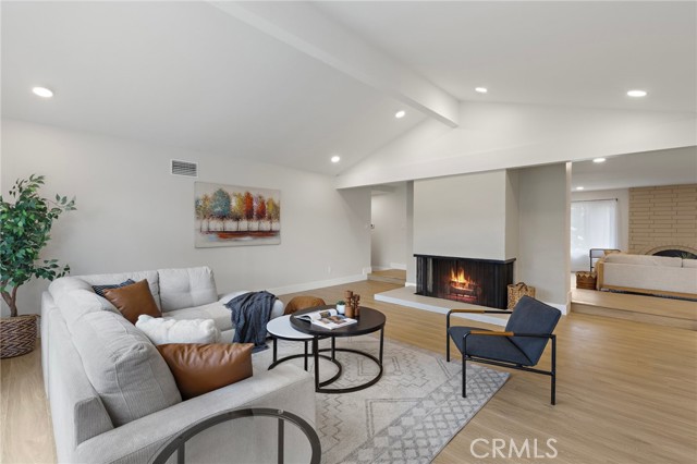 Detail Gallery Image 13 of 36 For 7848 Calmcrest Dr, Downey,  CA 90240 - 3 Beds | 2/1 Baths