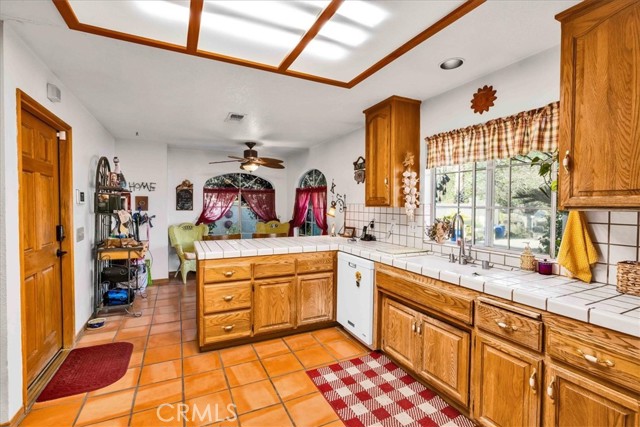 Detail Gallery Image 10 of 59 For 10341 Pinon Ave, Morongo Valley,  CA 92256 - 4 Beds | 3 Baths